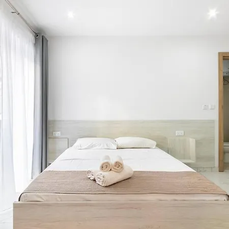 A Lovely Duplex Maisonette Just Of Spinola W/wifi By 360 Estates דירה Saint Julian's