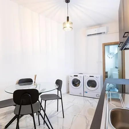 A Lovely Duplex Maisonette Just Of Spinola W/wifi By 360 Estates