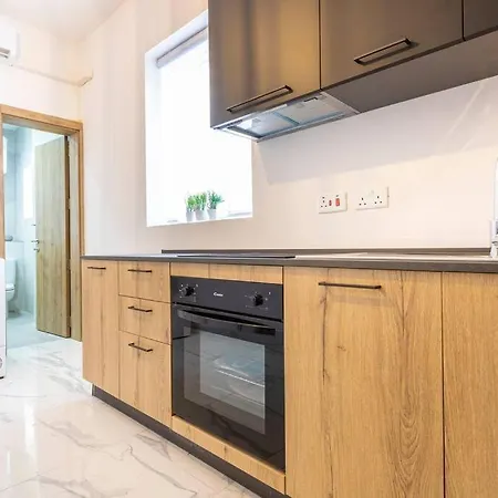 A Lovely Duplex Maisonette Just Of Spinola W/wifi By 360 Estates Saint Julian's