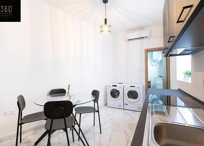 A Lovely Duplex Maisonette Just Of Spinola W/wifi By 360 Estates