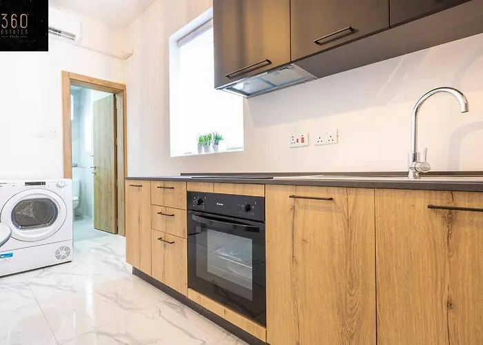 A Lovely Duplex Maisonette Just Of Spinola W/wifi By 360 Estates Saint Julian's