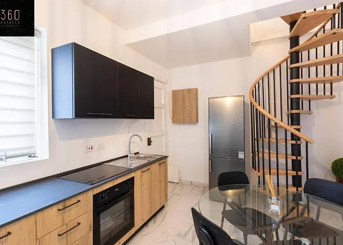 Daire A Lovely Duplex Maisonette Just Of Spinola W/wifi By 360 Estates