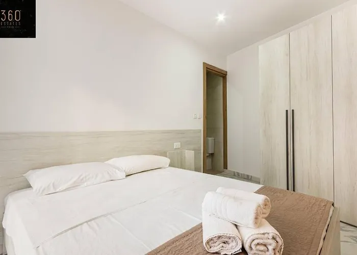 Daire A Lovely Duplex Maisonette Just Of Spinola W/wifi By 360 Estates *