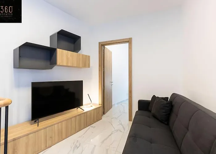 A Lovely Duplex Maisonette Just Of Spinola W/wifi By 360 Estates