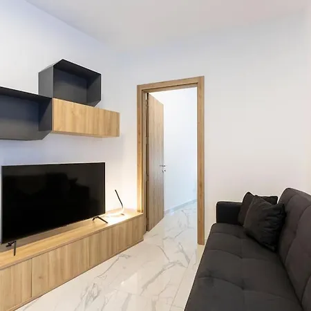 A Lovely Duplex Maisonette Just Of Spinola W/wifi By 360 Estates